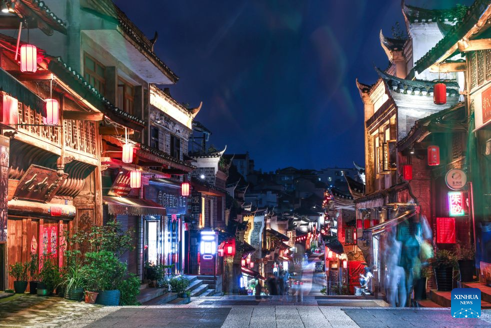 Ancient street in Guizhou retains red relics!