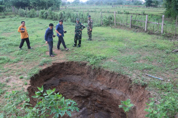 Lao authorities are accelerating efforts to determine the cause of a land subsidence incident in Nong Kadeng village, Vilabouli District, Savannakhet Province!