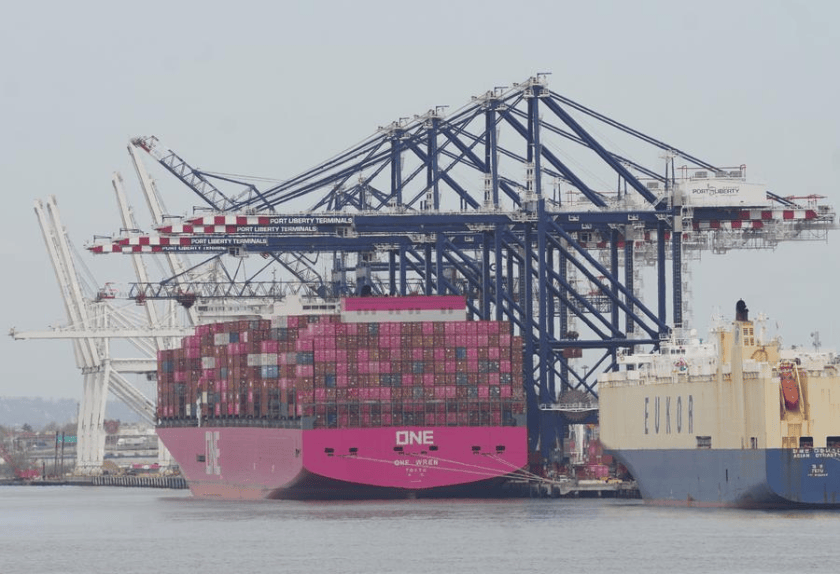 Photo taken on April 15, 2026 shows a container terminal of the Port of New York and New Jersey, which serves as a critical gateway for trade and a major logistics hub for the Northeast of U.S., in New York, the United States. (Xinhua/Zhang Fengguo)