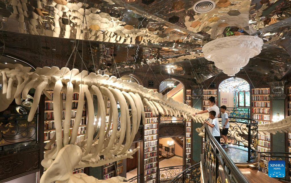Sinkhole-turned library in Wuyuan County, east China's Jiangxi Province!