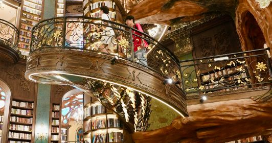 Sinkhole-turned library in Wuyuan County, east China's Jiangxi Province!