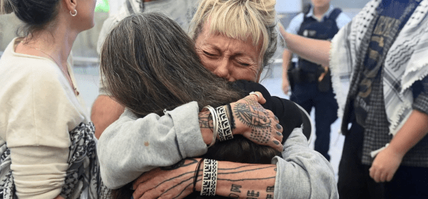 Juliet Lamont, an Australian member of the Gaza-bound Global Sumud Flotilla, is embraced following her release from Israeli detention, at Sydney International Airport, Australia, 25 May 2026 (Reuters/Jeremy Piper)
