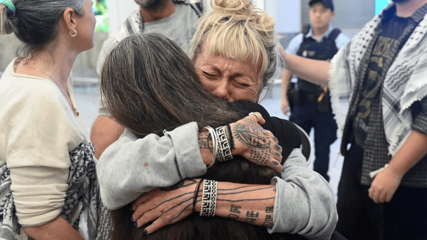 Juliet Lamont, an Australian member of the Gaza-bound Global Sumud Flotilla, is embraced following her release from Israeli detention, at Sydney International Airport, Australia, 25 May 2026 (Reuters/Jeremy Piper)