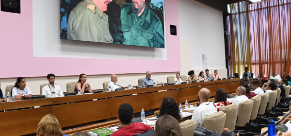 Meyvis stressed that Fidel left everyone the teaching that youth is not a passing stage, and that dignity is not negotiable. "We have to be consistent with Fidel," said the young Cuban, who, among other beautiful ideas, expressed: "May the eternal young rebel of the Revolution always accompany us."
