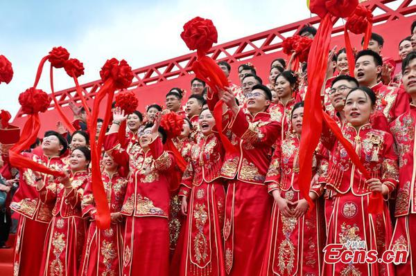 A total of 260 couples participate in a group wedding in Hefei City, capital of east China's Anhui Province, May 20, 2026. (Photo: China News Service/Han Suyuan)