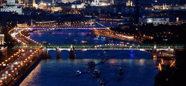 © RIA Novosti / Maxim Blinov Go to the media bank View of the Pushkinsky and Krymsky bridges in Moscow. Archive photo
