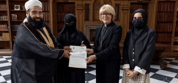 The Good Iman, Wife & Daughter Receiving the Award in London!