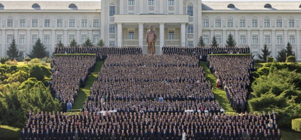 October 1 had a photo session with teachers and researchers of Kim Il Sung University
