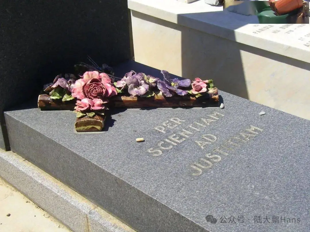 Hirschfeld's grave at Caucade Cemetery in Nice with the inscription Per Scientiam ad Justitiam ('through science to justice')