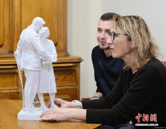 Russians Admire Soviet-Era Sculpture!