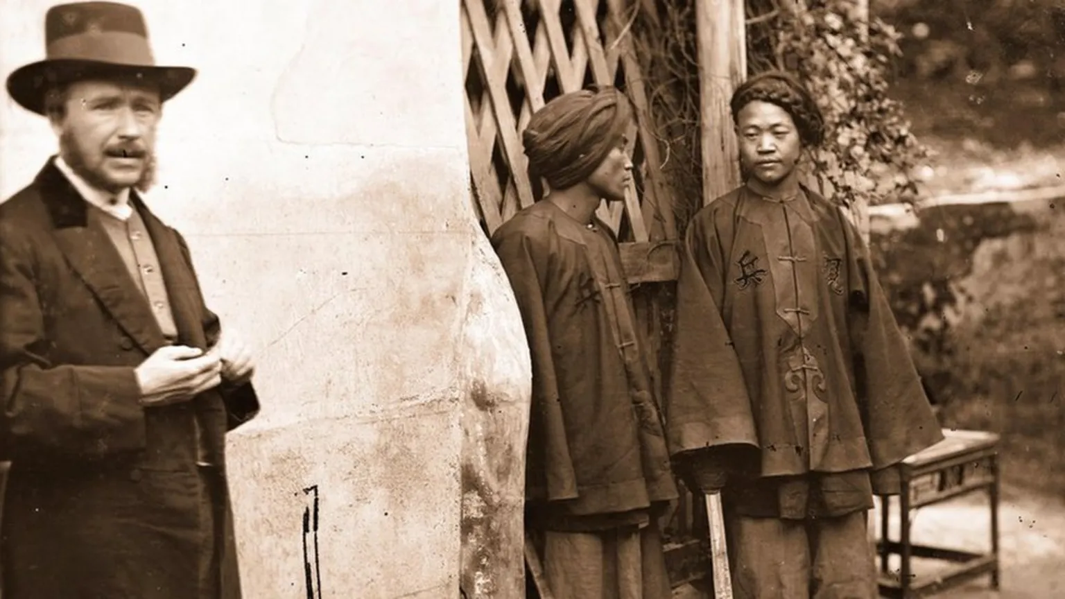 A rare photo of Thomson himself with two Manchu soldiers in Xiamen in 1871