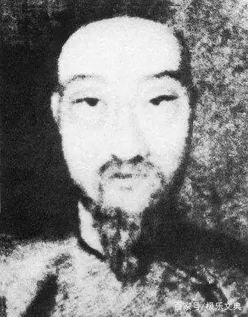 October 1844, he became Governor-General of Liangguang and Minister of Commerce for the Five Ports,!